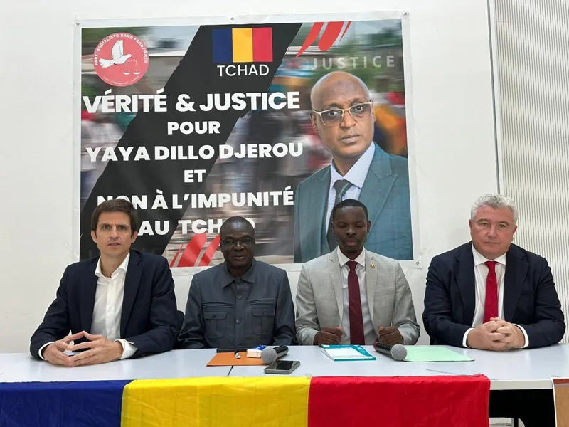 La conférence de presse du PSF et des avocats de la famille, sous l'affiche « Vérité et justice pour Yaya Dillo Djerou »